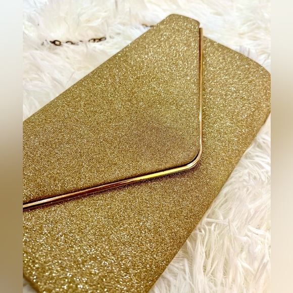 Small Gold Clutch With Gold Chain - Picture 4 of 6